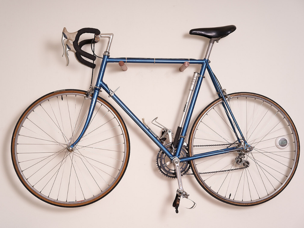 Bike On The Ledge #3 – Dunkle eiche